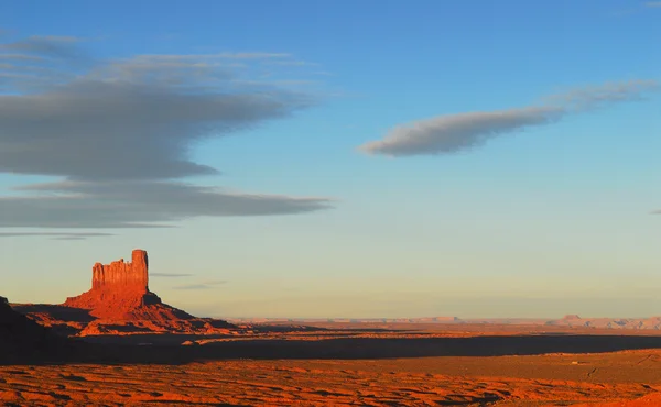 Драматичні захід сонця в Monument Valley — стокове фото