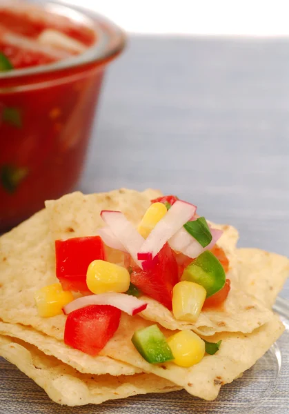 Tortillachips met salsa — Stockfoto