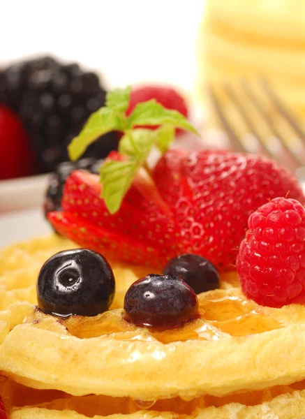 Fresh waffles with fruit — Stock Photo, Image