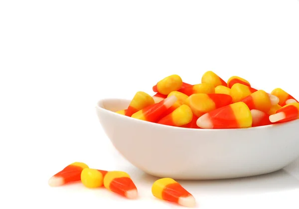 Хеллоуїн цукерки кукурудзи в мисці — стокове фото