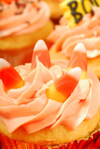 Halloween cupcakes op een dienblad — Stockfoto