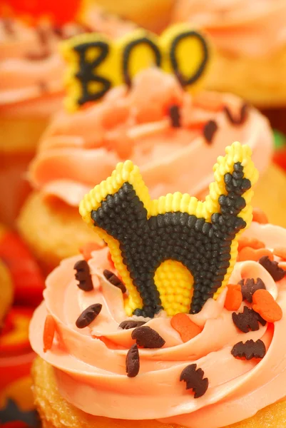 Cupcake di Halloween su un vassoio — Foto Stock