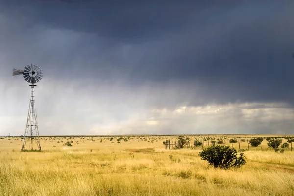 Molino de viento por la Ruta 66 en Texas — Foto de Stock