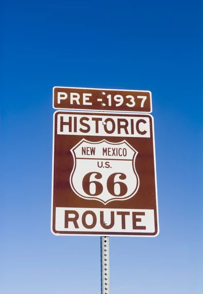 Історичний попередньо 1937 Нью-Мексико маршруту 66 знак — стокове фото