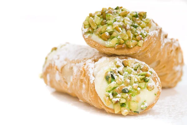 Två cannoli staplade på varandra — Stockfoto