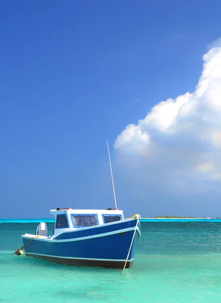 Barco de pescadores em Aruba — Fotografia de Stock