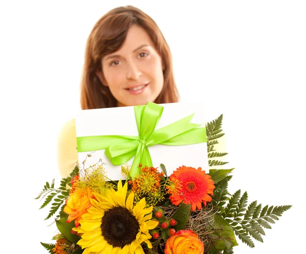 Brunett woman with bunch of flowers — Stock Photo, Image