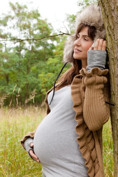 Kvinne gravid – stockfoto