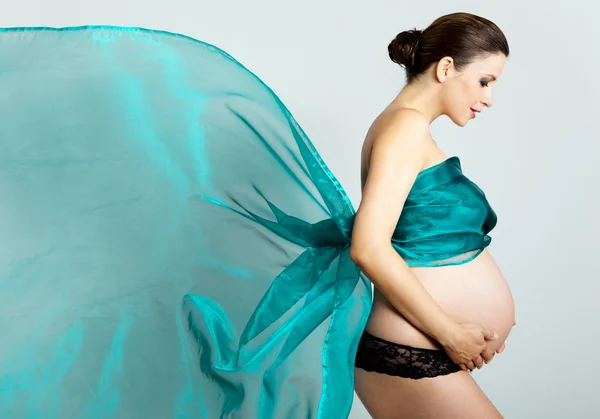 Attractive brunette woman in pregnancy — Stock Photo, Image