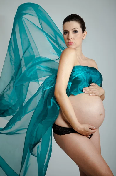 快乐的女人在怀孕中 图库图片