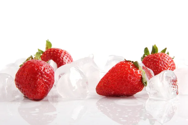 Strawberries with ice cubes — Stock Photo, Image