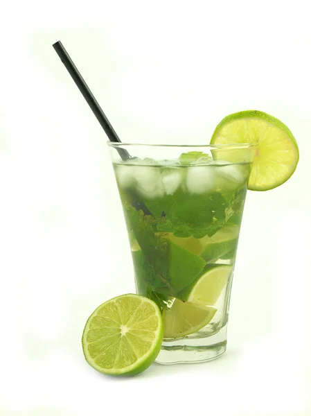 Mojito-Drink isoliert auf weißem Hintergrund — Stockfoto