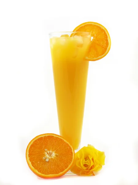 Bebida naranja saludable aislada sobre fondo blanco — Foto de Stock