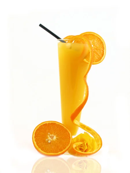 Gesundes Orangengetränk isoliert auf weißem Hintergrund — Stockfoto