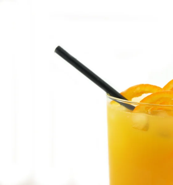 Bebida laranja saudável isolada sobre fundo branco — Fotografia de Stock