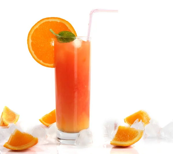 Tequila Sunrise Drink, isoliert auf weißem Hintergrund — Stockfoto