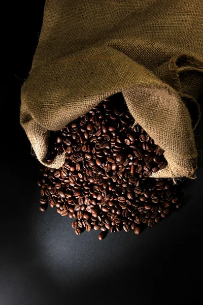 Koffiebonen in zak — Stockfoto