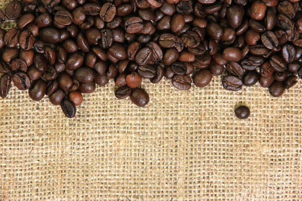 在画布上的咖啡豆 — 图库照片