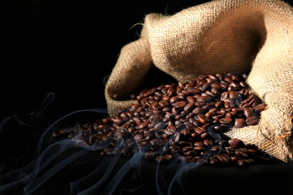 Granos de café en saco — Foto de Stock