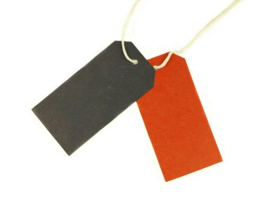 Beyaz arkaplanda izole edilmiş renkli boş etiketler