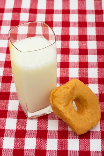 Un vaso de leche —  Fotos de Stock