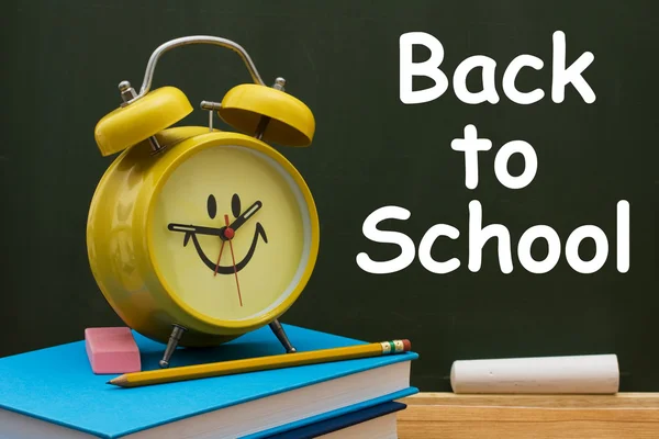 Voltar ao horário escolar — Fotografia de Stock