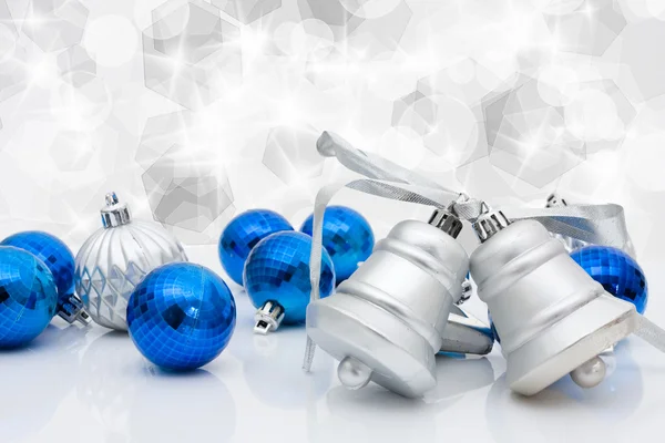 Vánoční koule a zvony — Stock fotografie