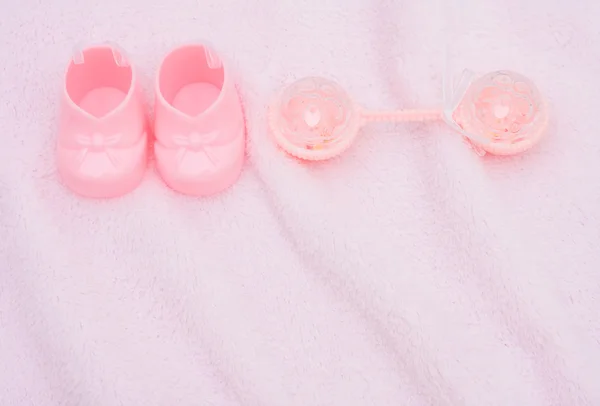 Pink baby slofjes met kopie ruimte — Stockfoto