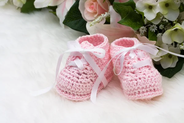 Botas de bebê rosa — Fotografia de Stock