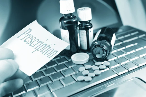 Buying medicine on-line — Stock Photo, Image