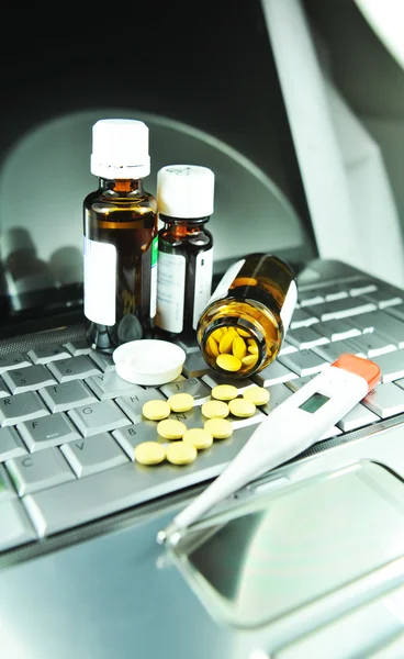 Köpa medicin on-line — Stockfoto