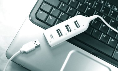 birden çok bağlantı noktası USB