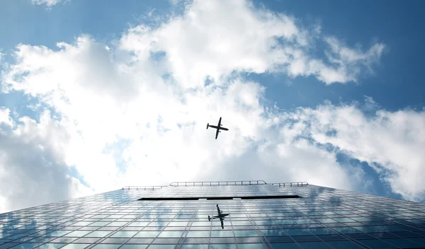 stock image Plane at building