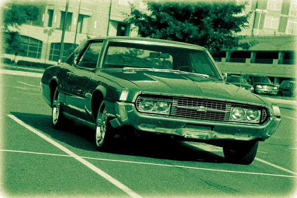 Oude ouderwetse auto — Stockfoto