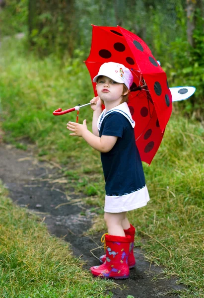 La niña, paraguas y botas de goma — Foto de Stock