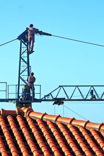 Dismantling the crane — Stock Photo, Image