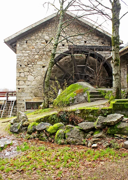 Дом водяной мельницы — стоковое фото