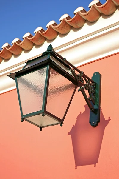 Geleneksel dış cephe lambası — Stok fotoğraf