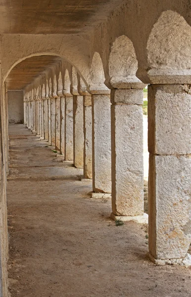 Каменные аркады — стоковое фото