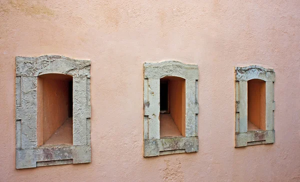 Tři okna — Stock fotografie