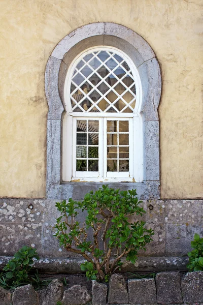 Bogenfenster im arabischen Stil — Stockfoto