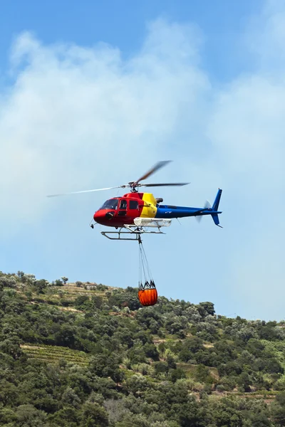 Brandbekämpning helikopter - transport Stockbild