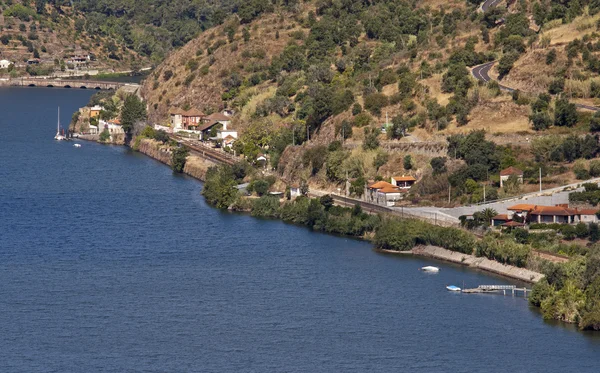 Stazione ferroviaria di Aregos nel fiume Douro — Foto Stock