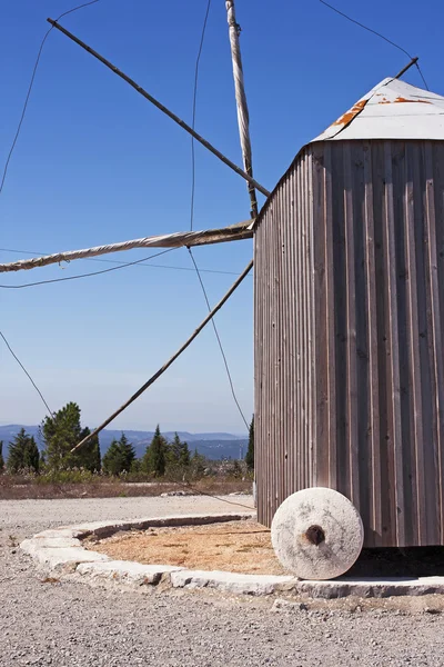 Windmühle von santiago da guarda — Stockfoto