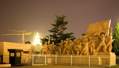 Mao heykeli önünde mezar tiananmen Meydanı Pekin Çin gece