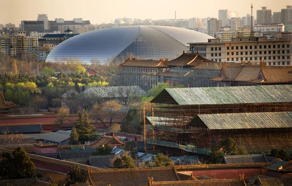 Большой зал серебряных яиц закрывается в Пекине Китай — стоковое фото