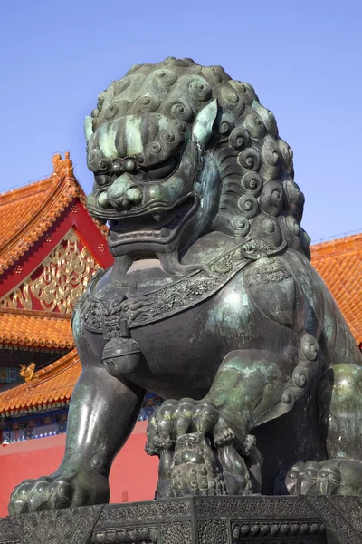 Estatua de bronce dragón Gugong Ciudad Prohibida Palacio Beijing China — Foto de Stock