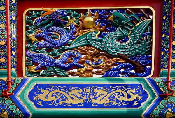ドラゴン フェニックス詳細ゲート中国北京雍和宮 — ストック写真