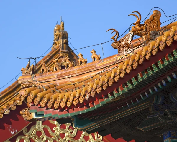 Figürler gugong yasak şehir palace beijing Çin çatılar — Stok fotoğraf