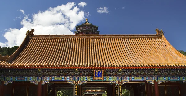 Фронтальная башня Летнего дворца Будды — стоковое фото